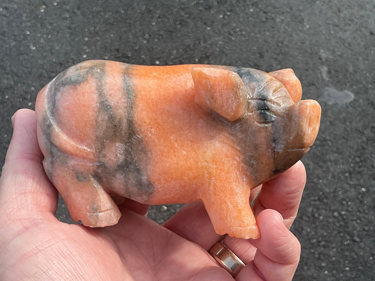 542g Sunstone Pig Carving