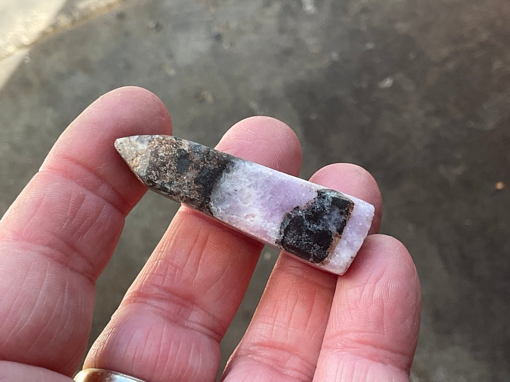 18g Pink Aragonite in Black Matrix Tower A