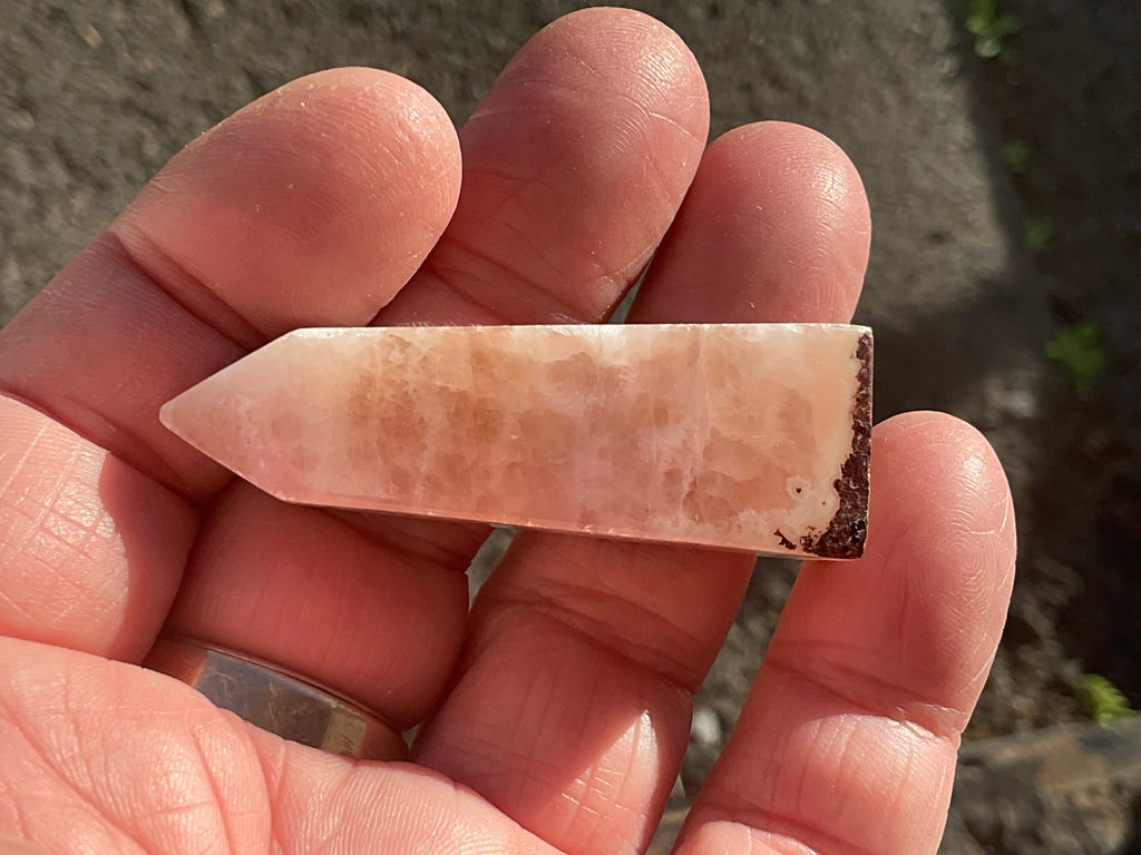 26g Pink Aragonite In Black Matrix Tower D