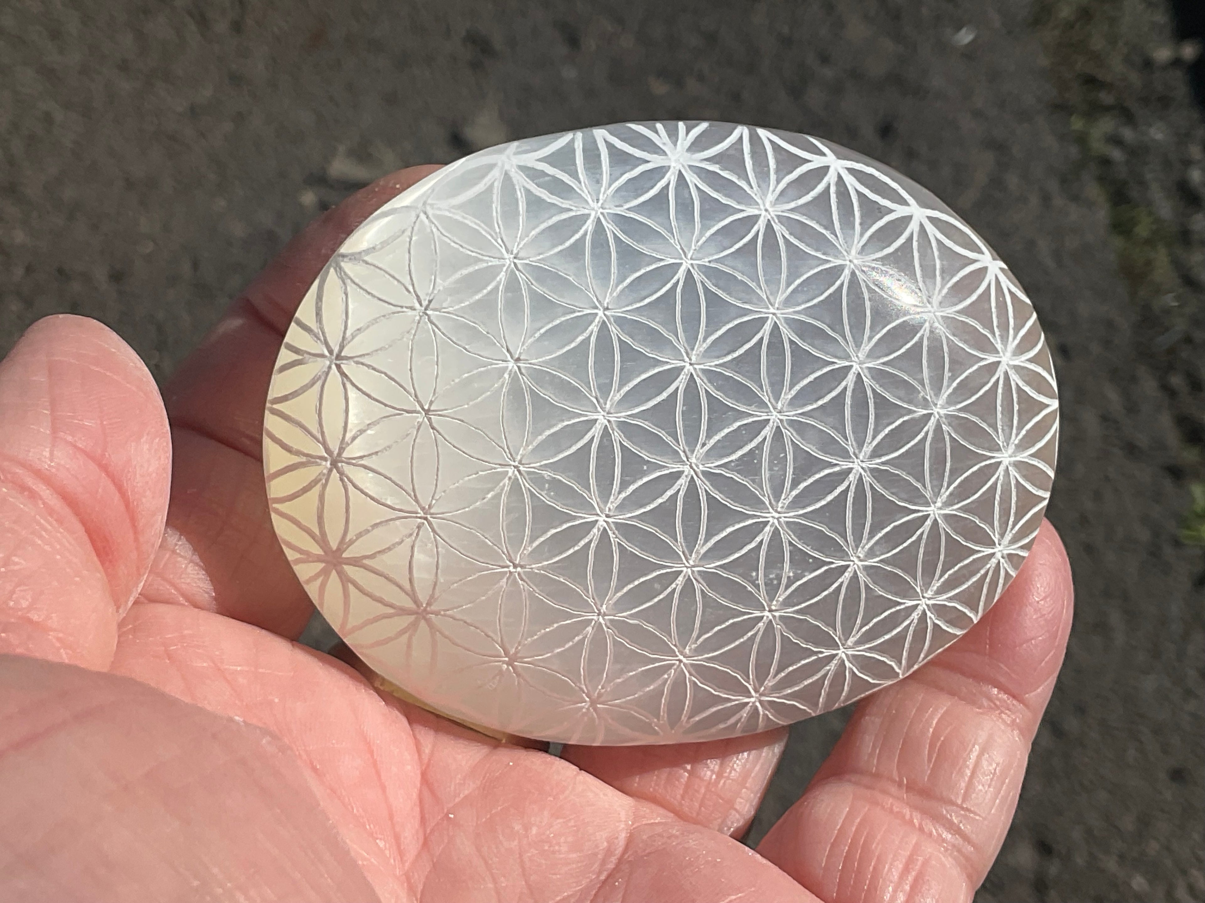 148g Flower of Life Etched Palmstone 3B