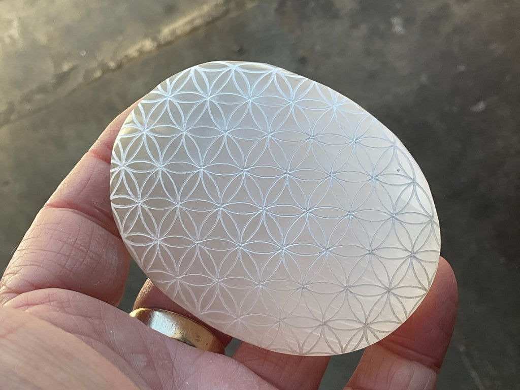148g Flower of Life Etched Palmstone 3B