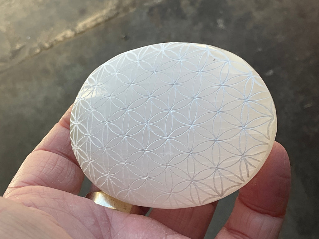 148g Flower of Life Etched Palmstone 3B