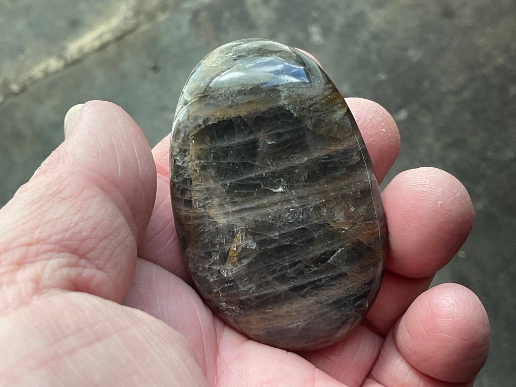 68g Black Moonstone Palmstone 4B