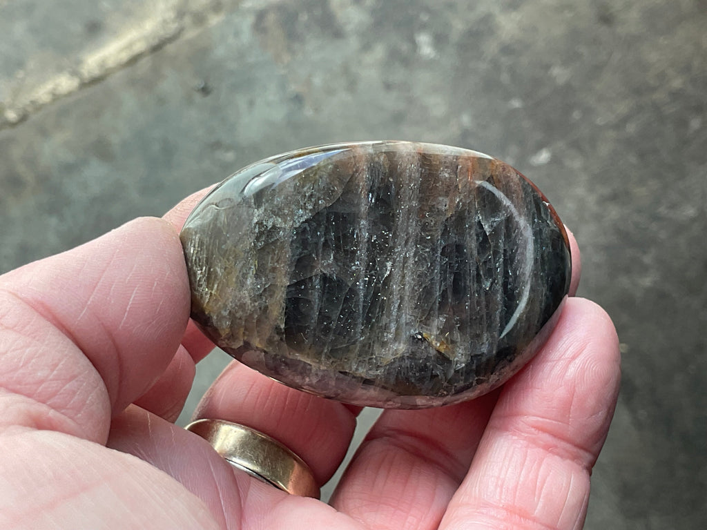 68g Black Moonstone Palmstone 4B