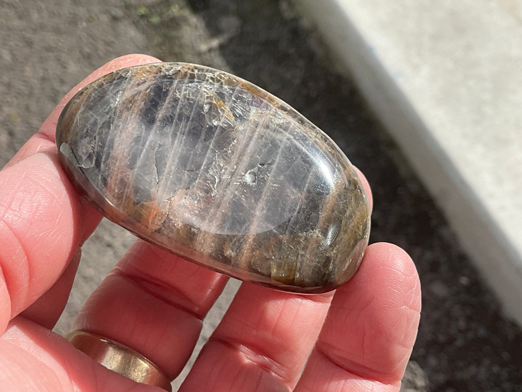 68g Black Moonstone Palmstone 4B