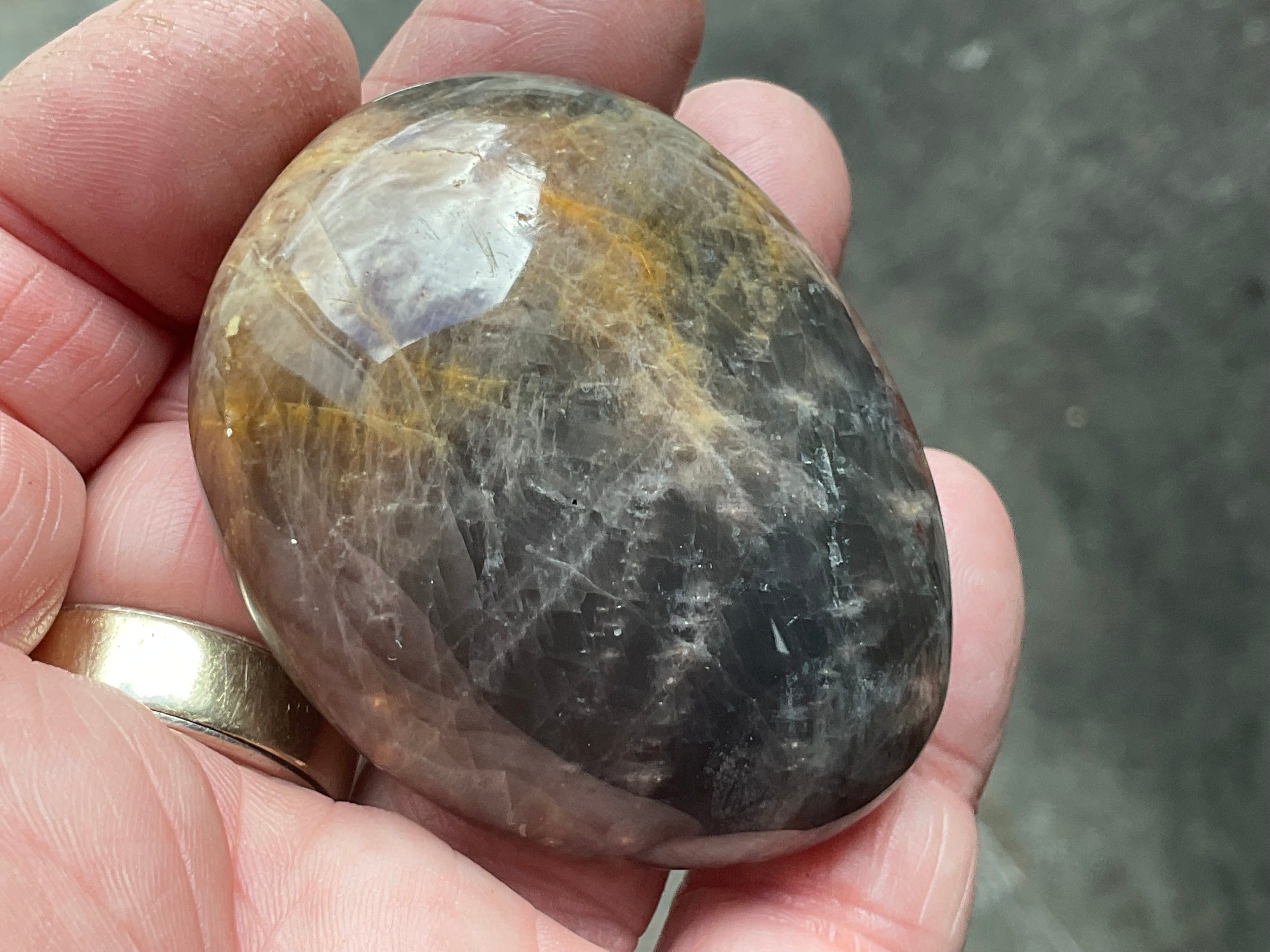73g Black Moonstone Palmstone 4C