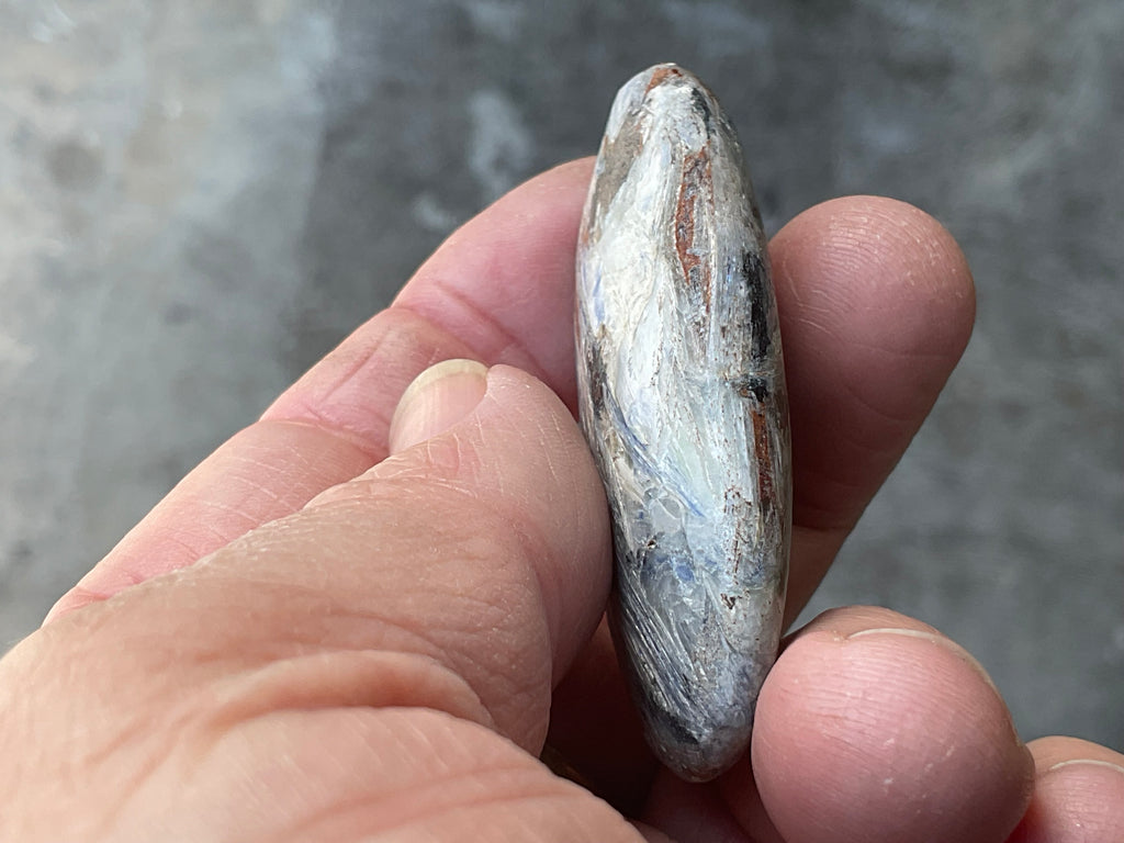 44g Blue Kyanite Palmstone 1C