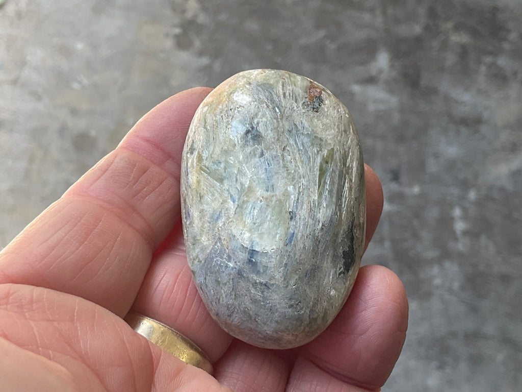 83g Blue Kyanite Palmstone 2B