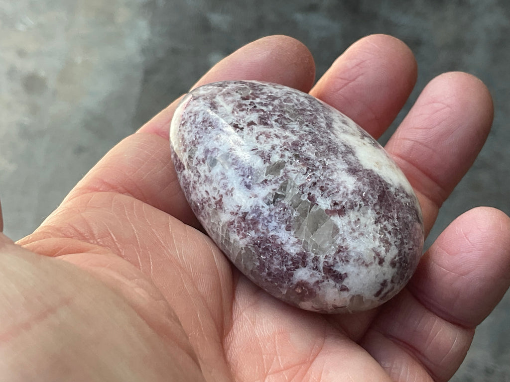 91g Lepidolote Palmstone 1B