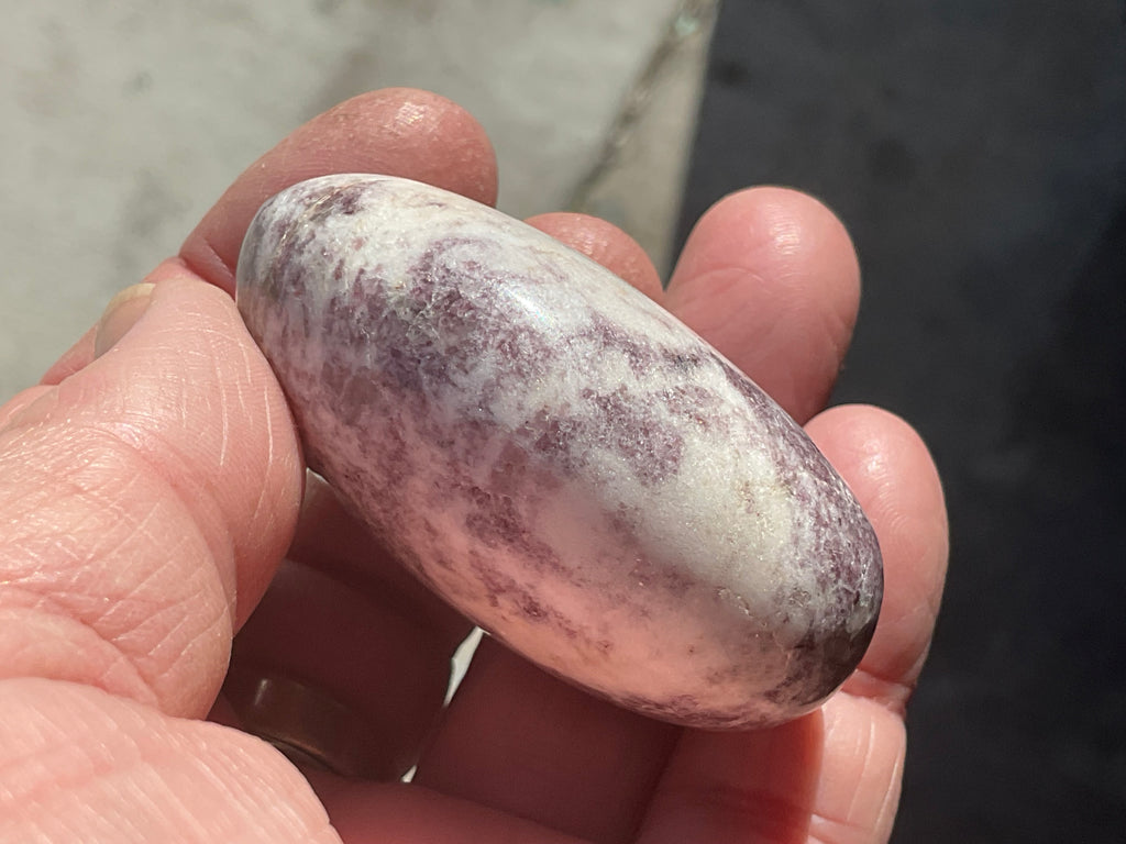 91g Lepidolote Palmstone 1B
