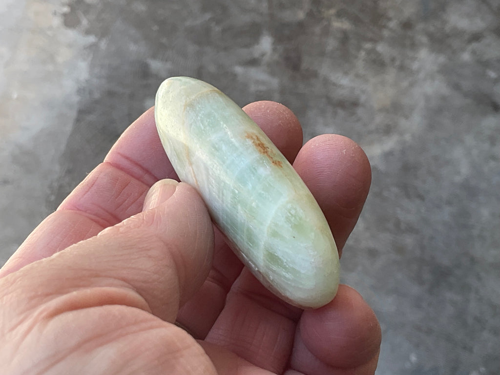 55g Pistachio Calcite Palmstone 1A