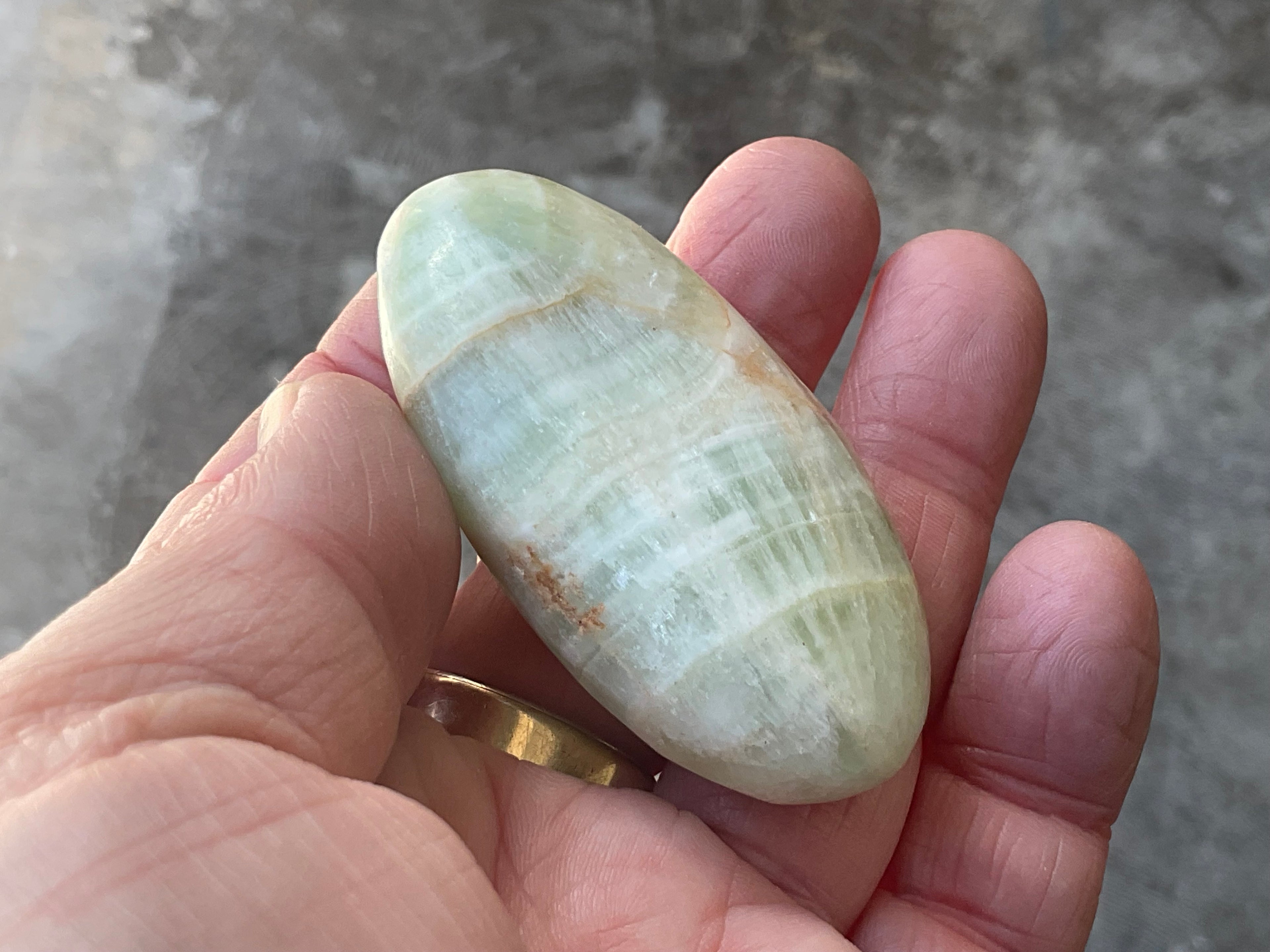 55g Pistachio Calcite Palmstone 1A