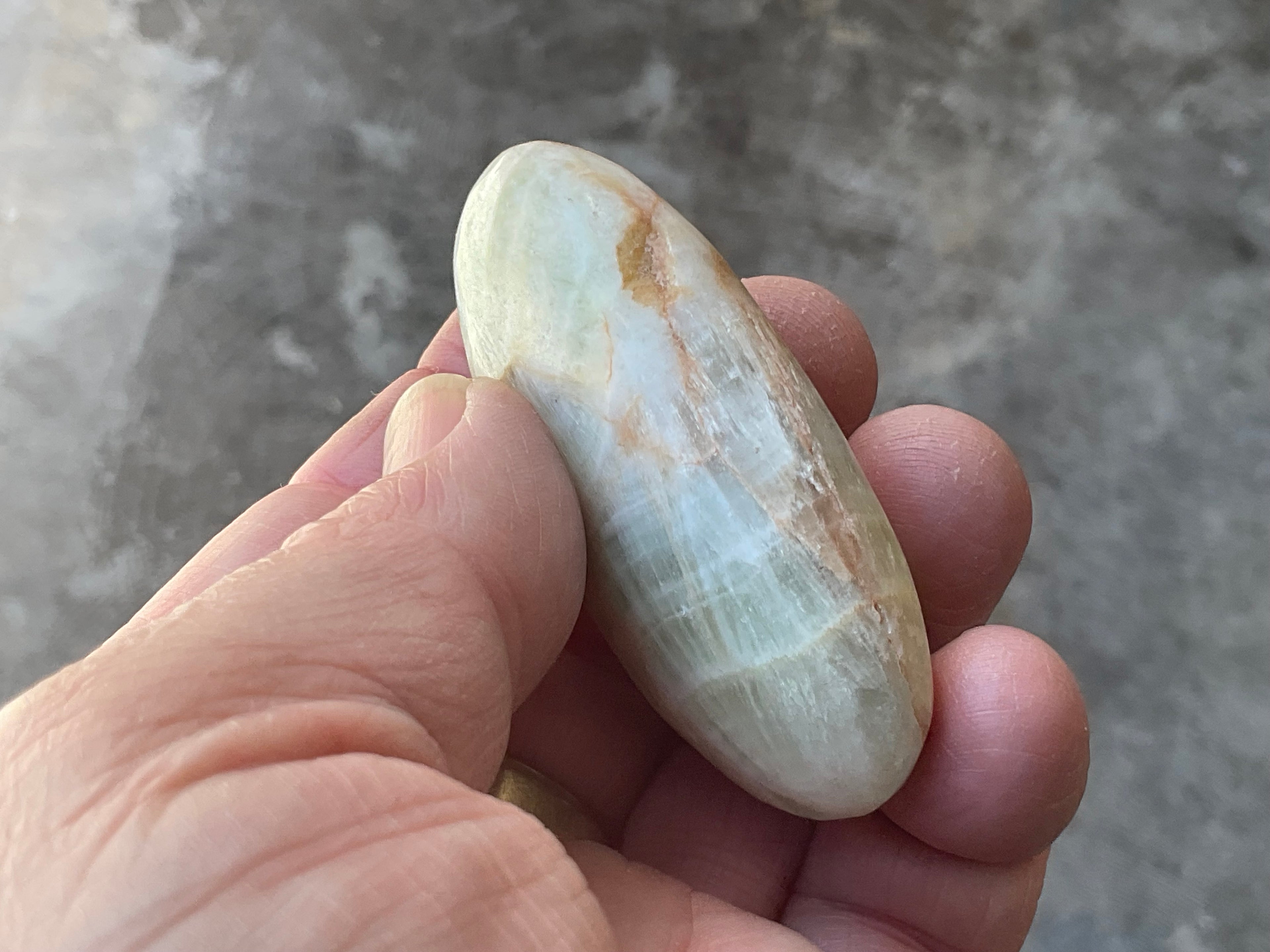 55g Pistachio Calcite Palmstone 1A