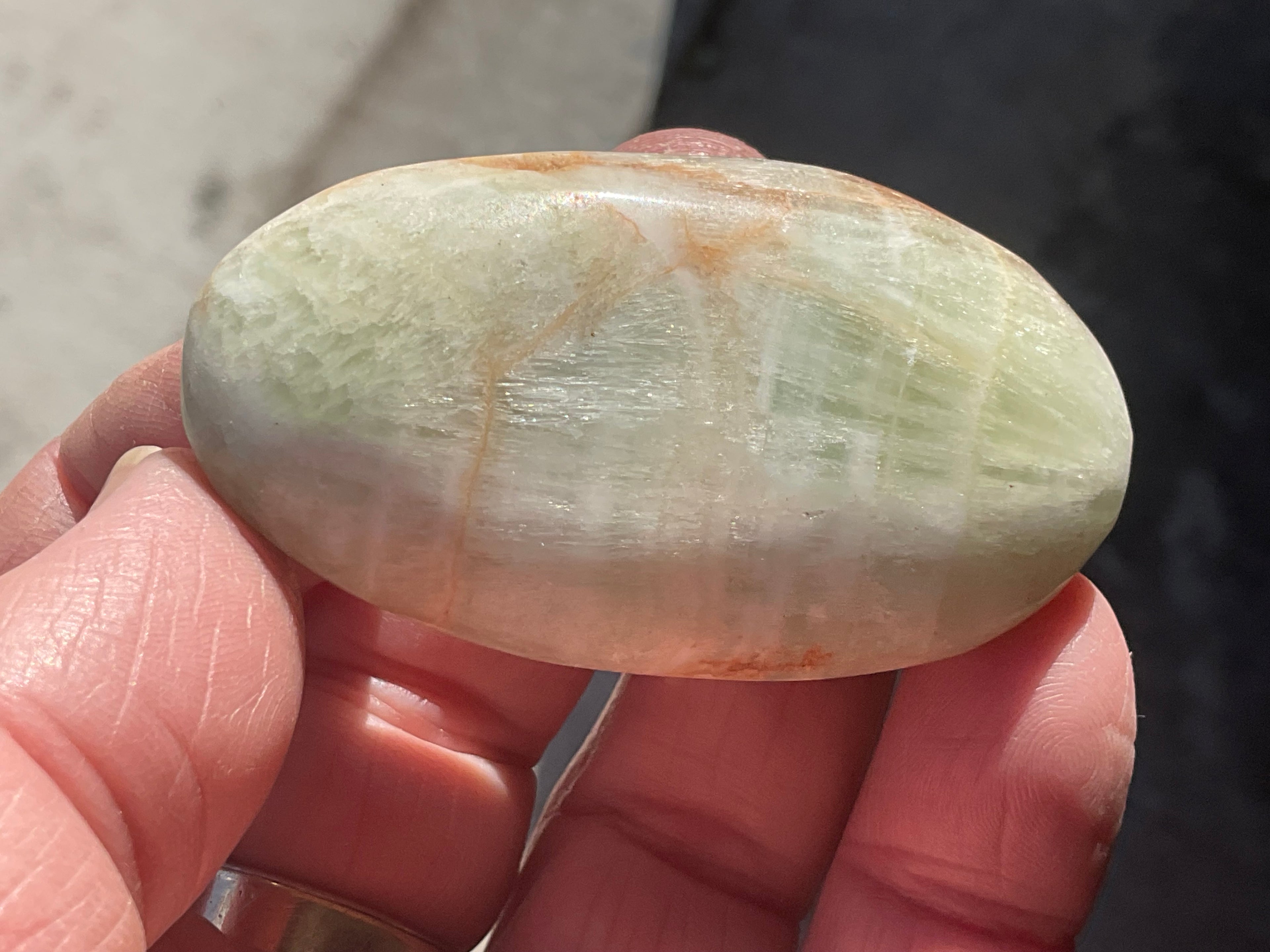 55g Pistachio Calcite Palmstone 1A