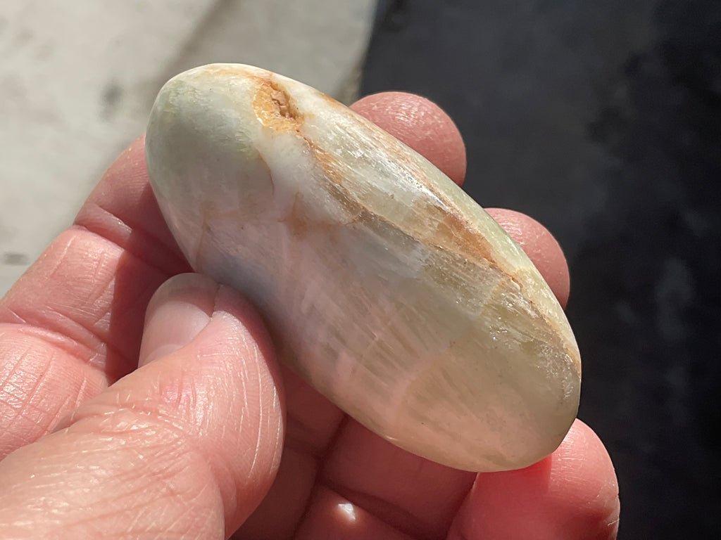 55g Pistachio Calcite Palmstone 1A