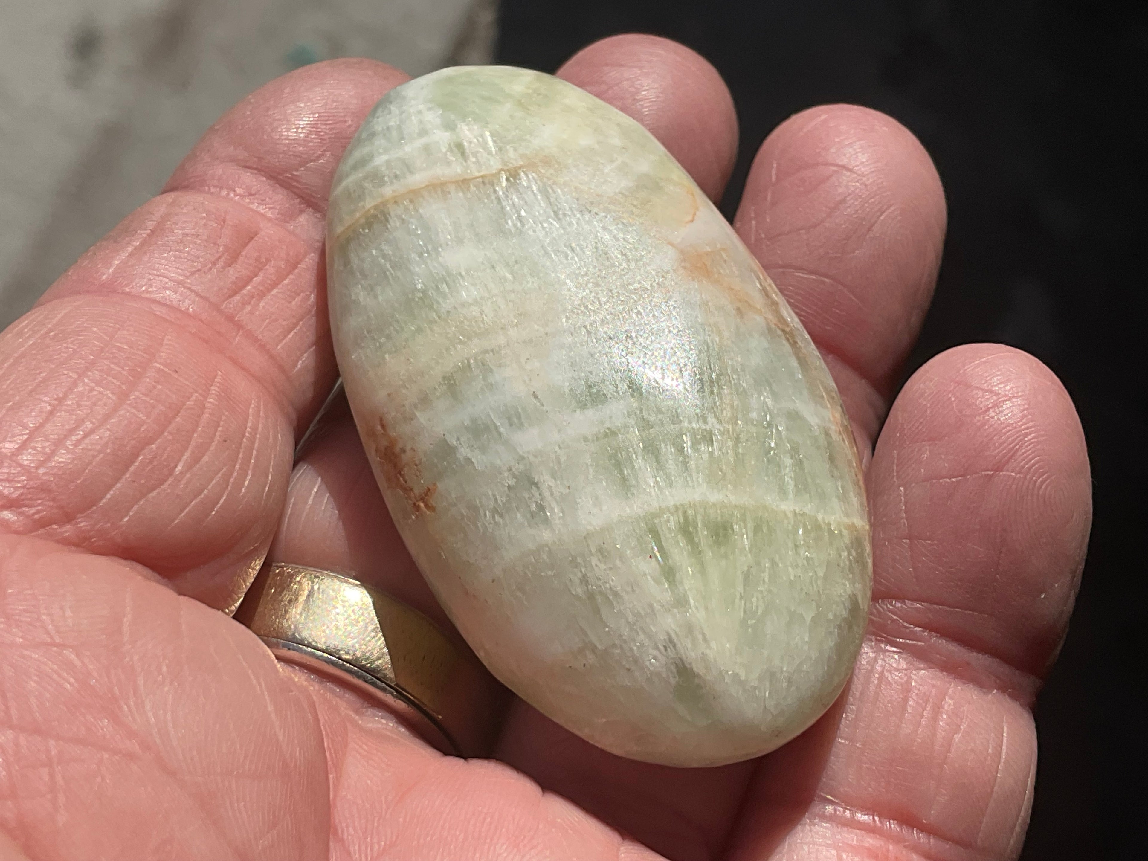 55g Pistachio Calcite Palmstone 1A