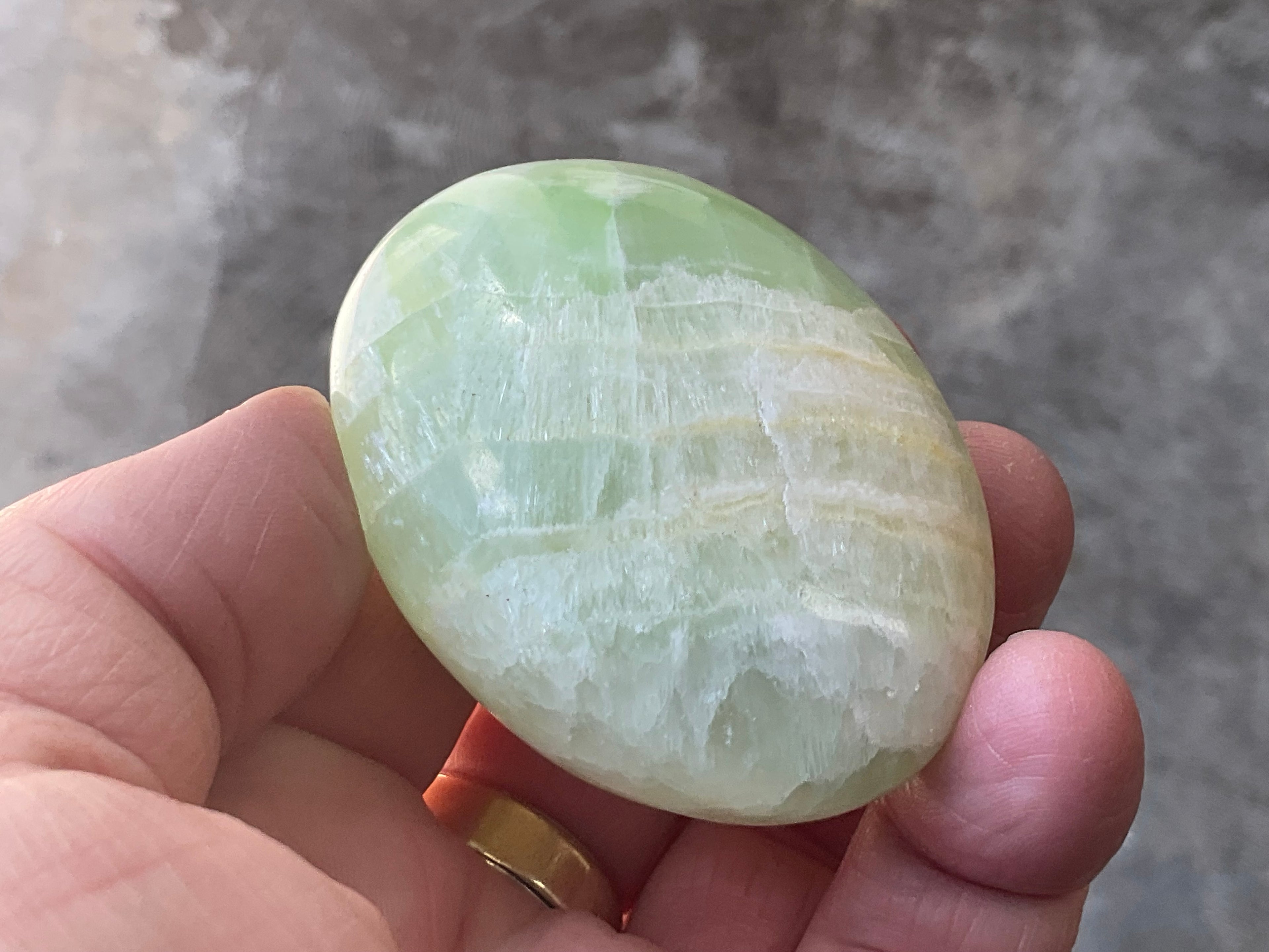116g Pistachio Calcite Palmstone 2B