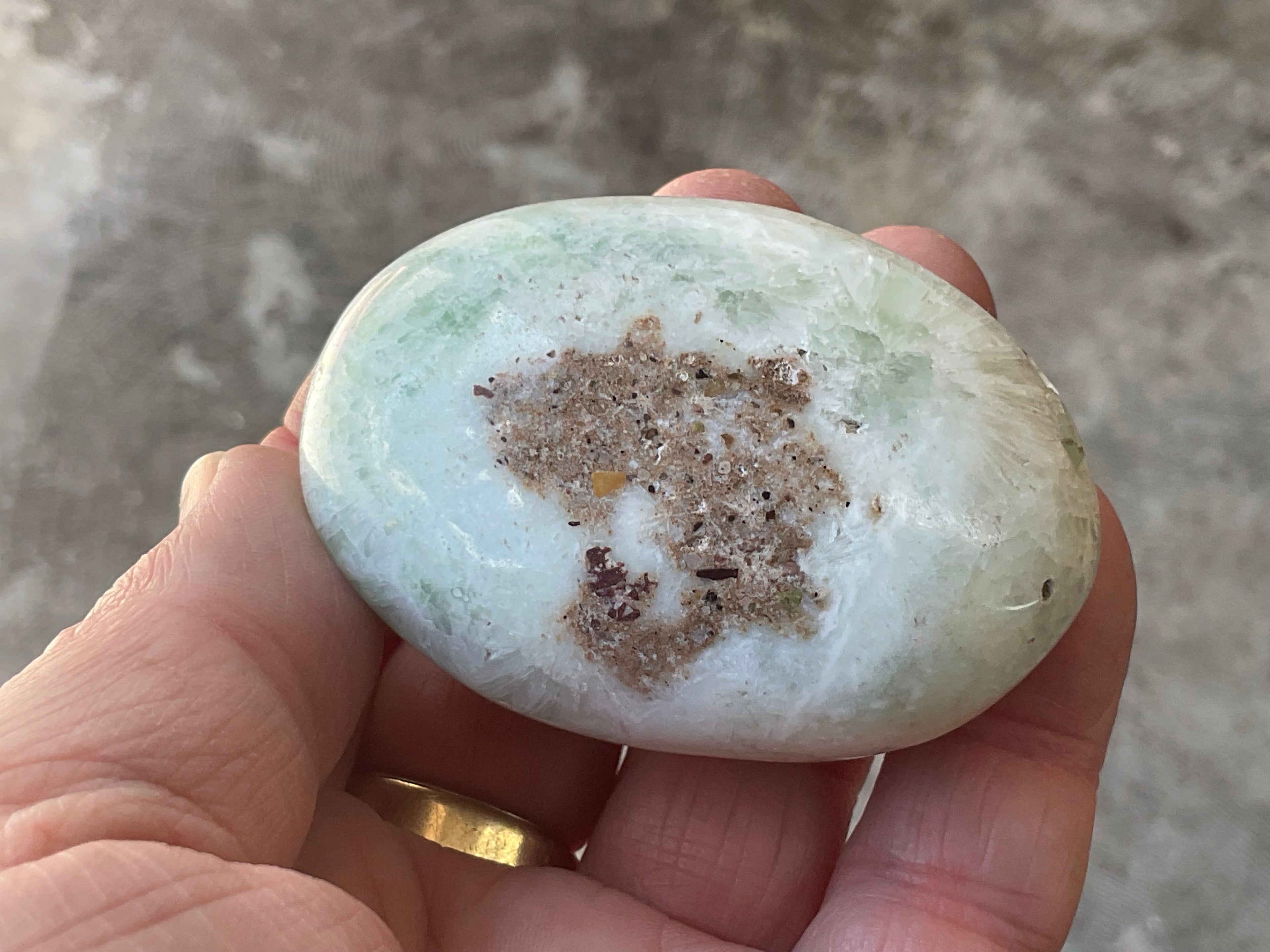 136g Pistachio Calcite Palmstone 3A