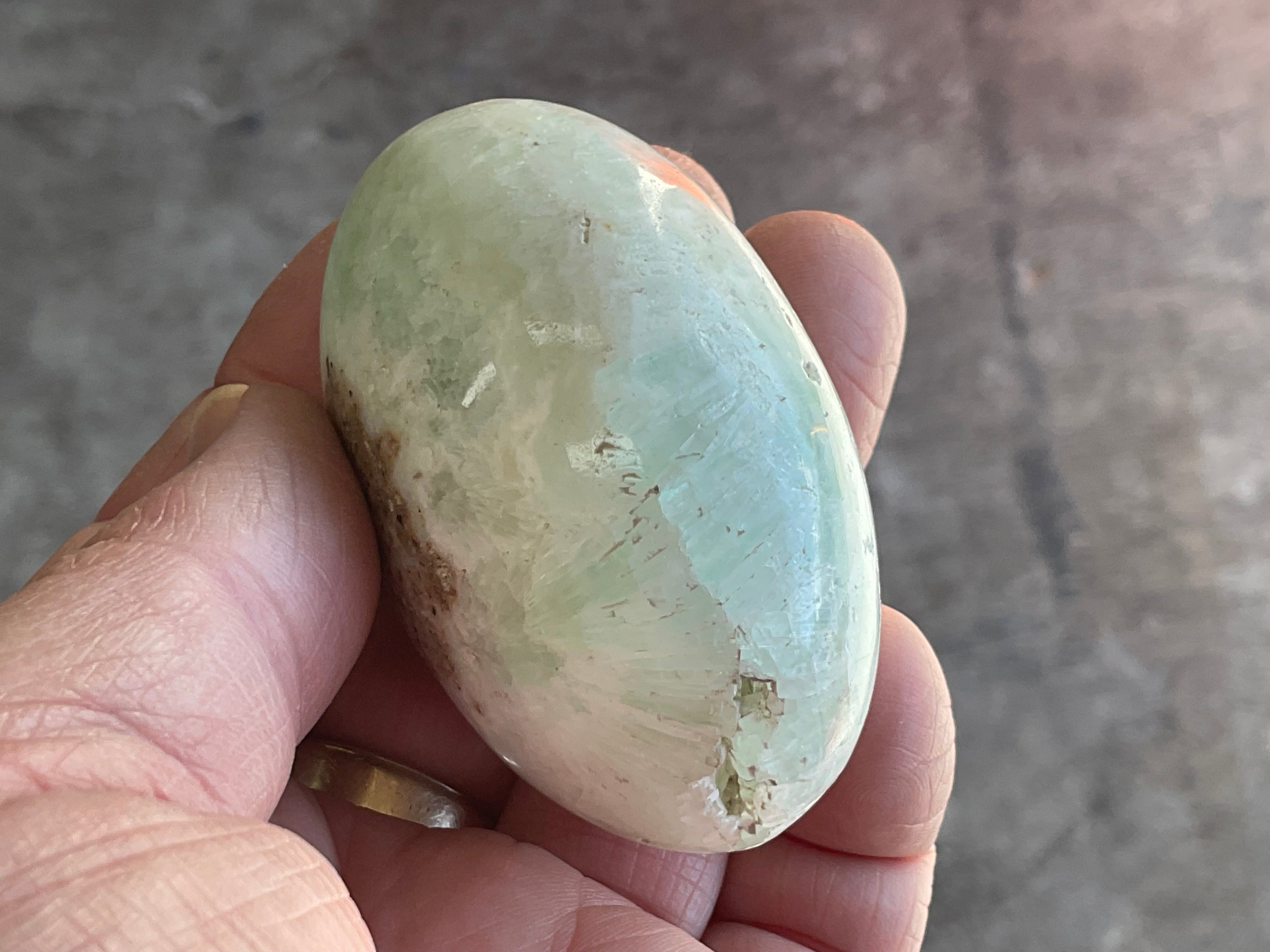 136g Pistachio Calcite Palmstone 3A