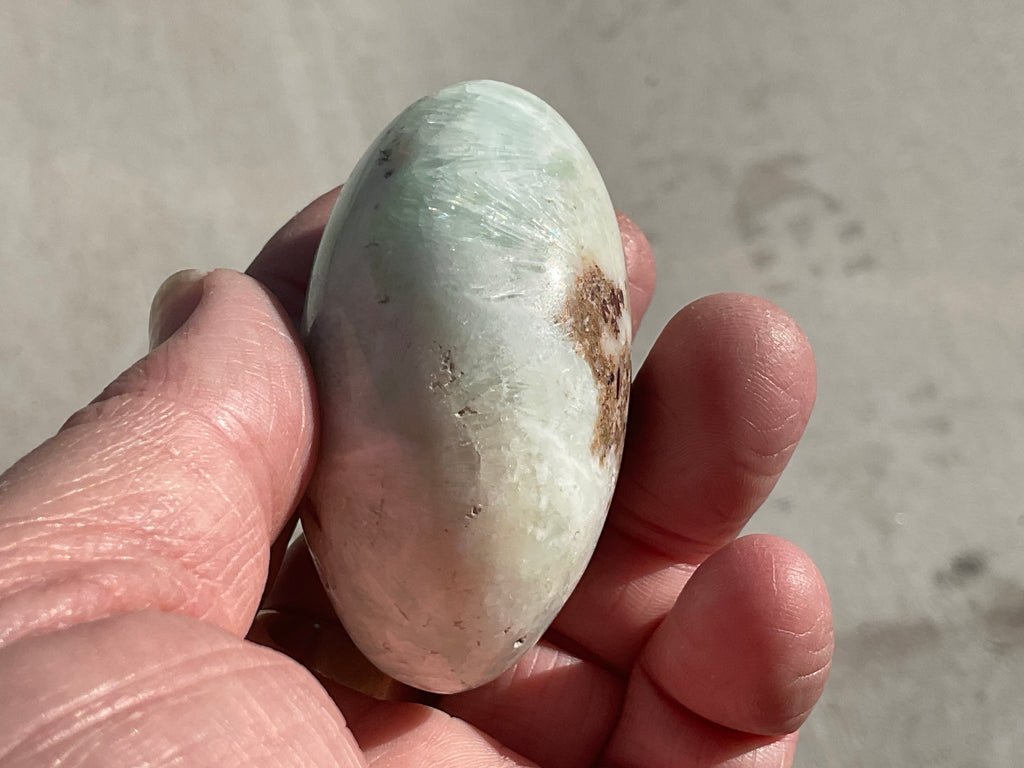 136g Pistachio Calcite Palmstone 3A