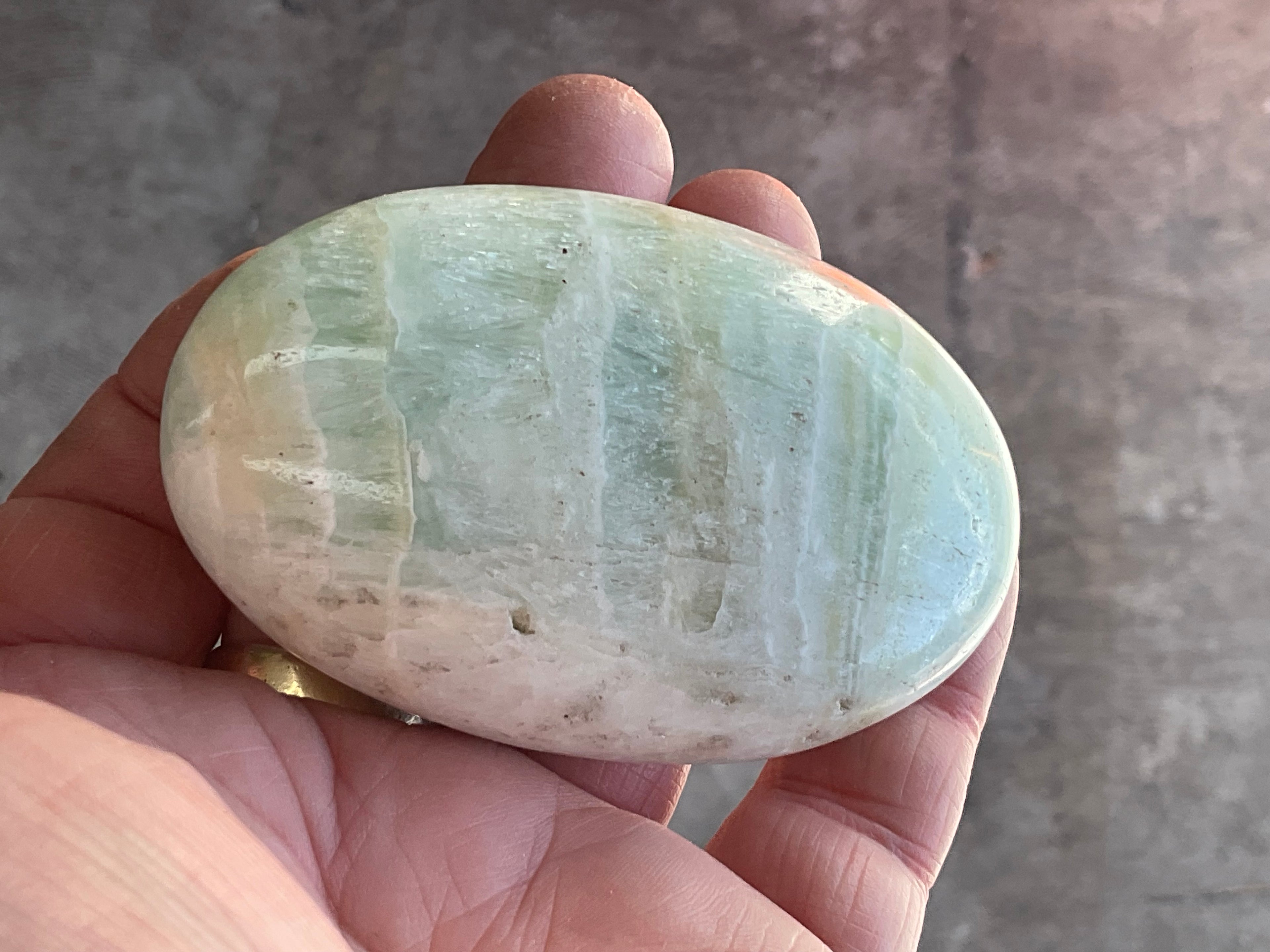 151g Pistachio Calcite Palmstone 3B