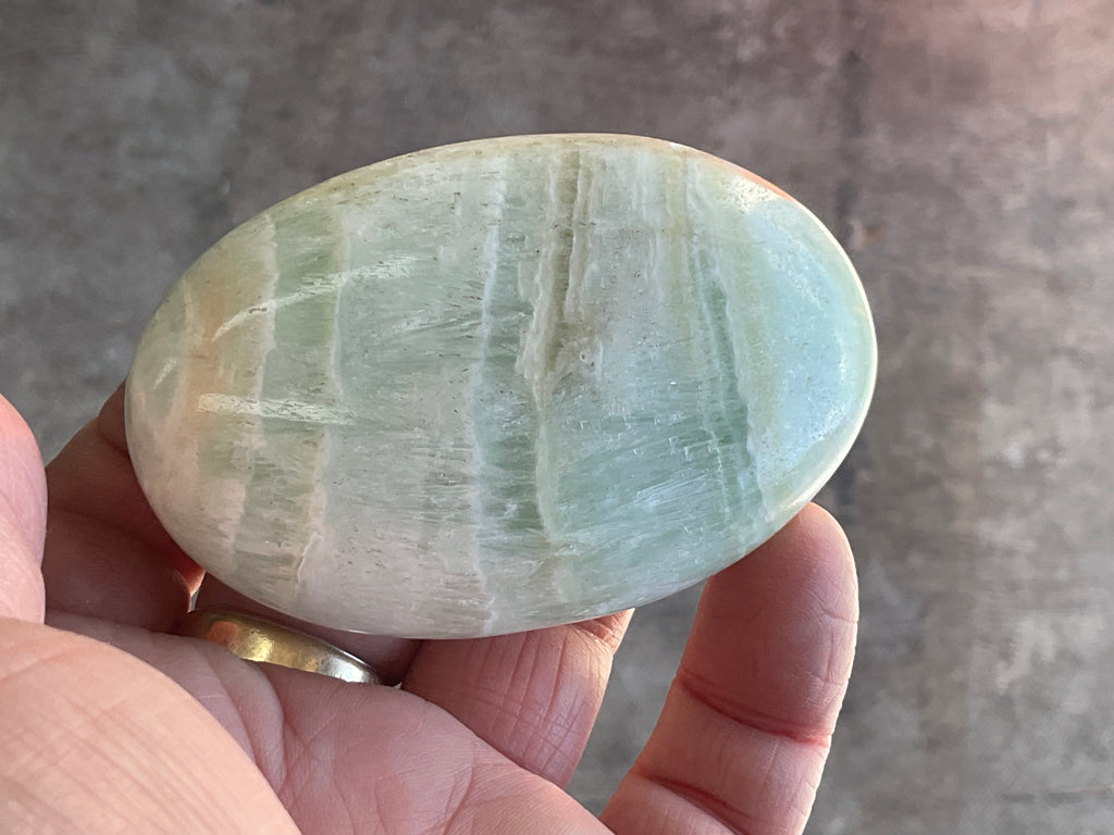 151g Pistachio Calcite Palmstone 3B
