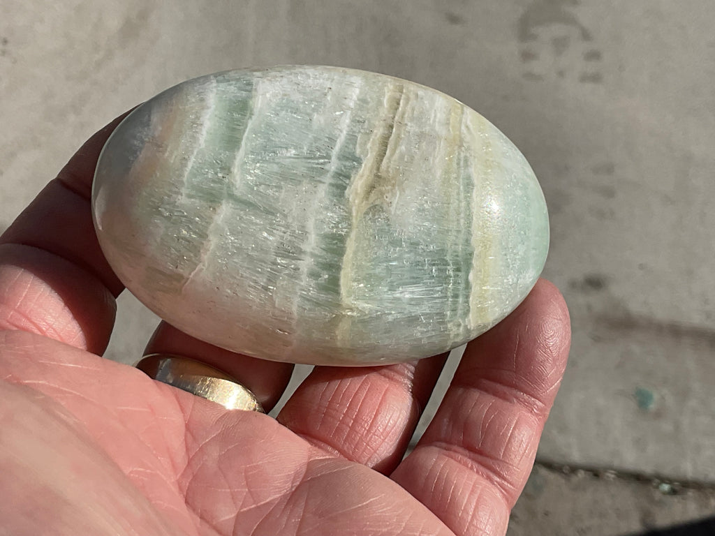151g Pistachio Calcite Palmstone 3B