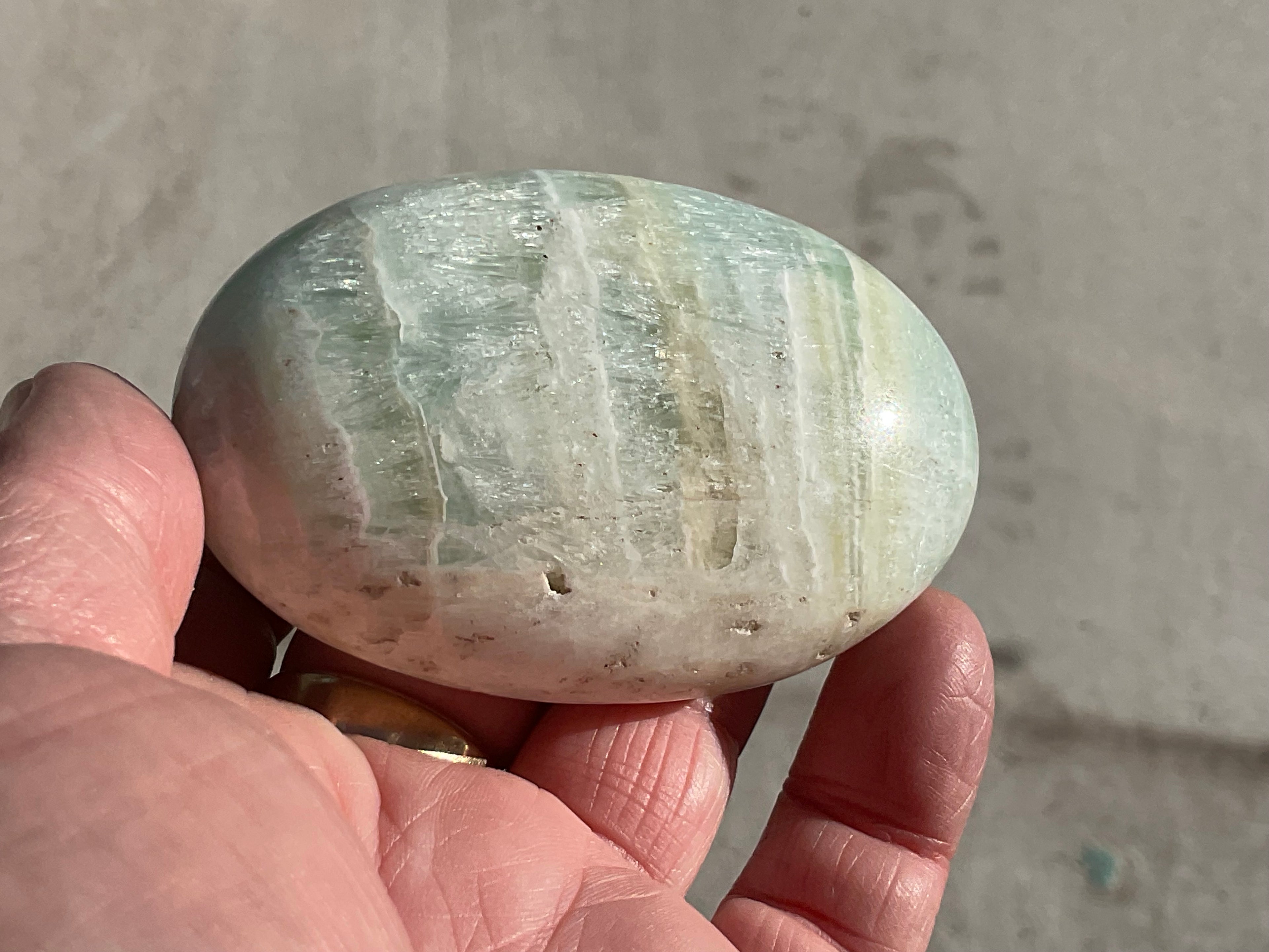 151g Pistachio Calcite Palmstone 3B