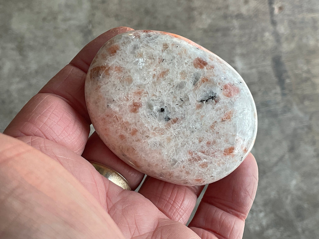 100g Sunstone Palmstone 2D