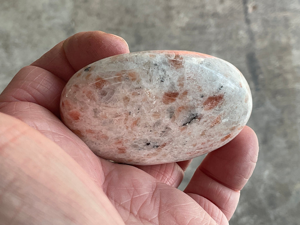 100g Sunstone Palmstone 2D