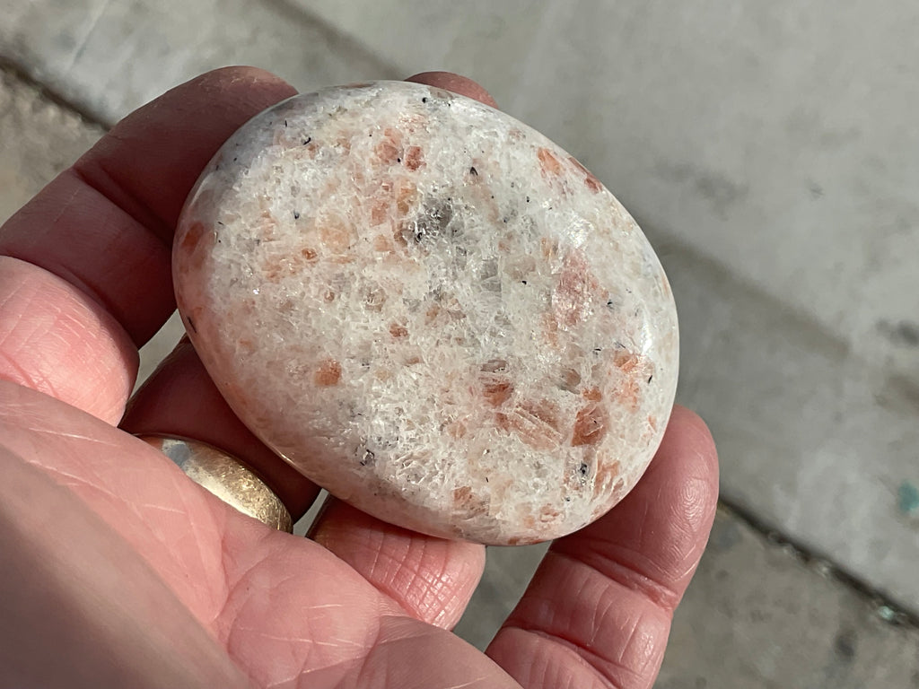 100g Sunstone Palmstone 2D