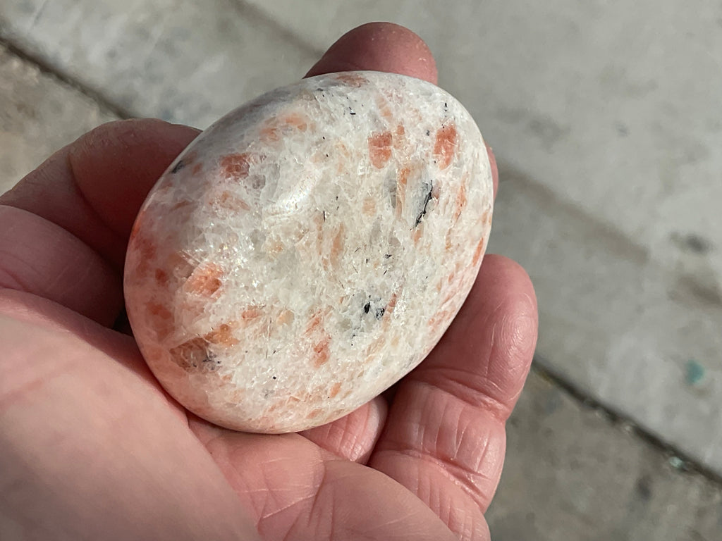 100g Sunstone Palmstone 2D