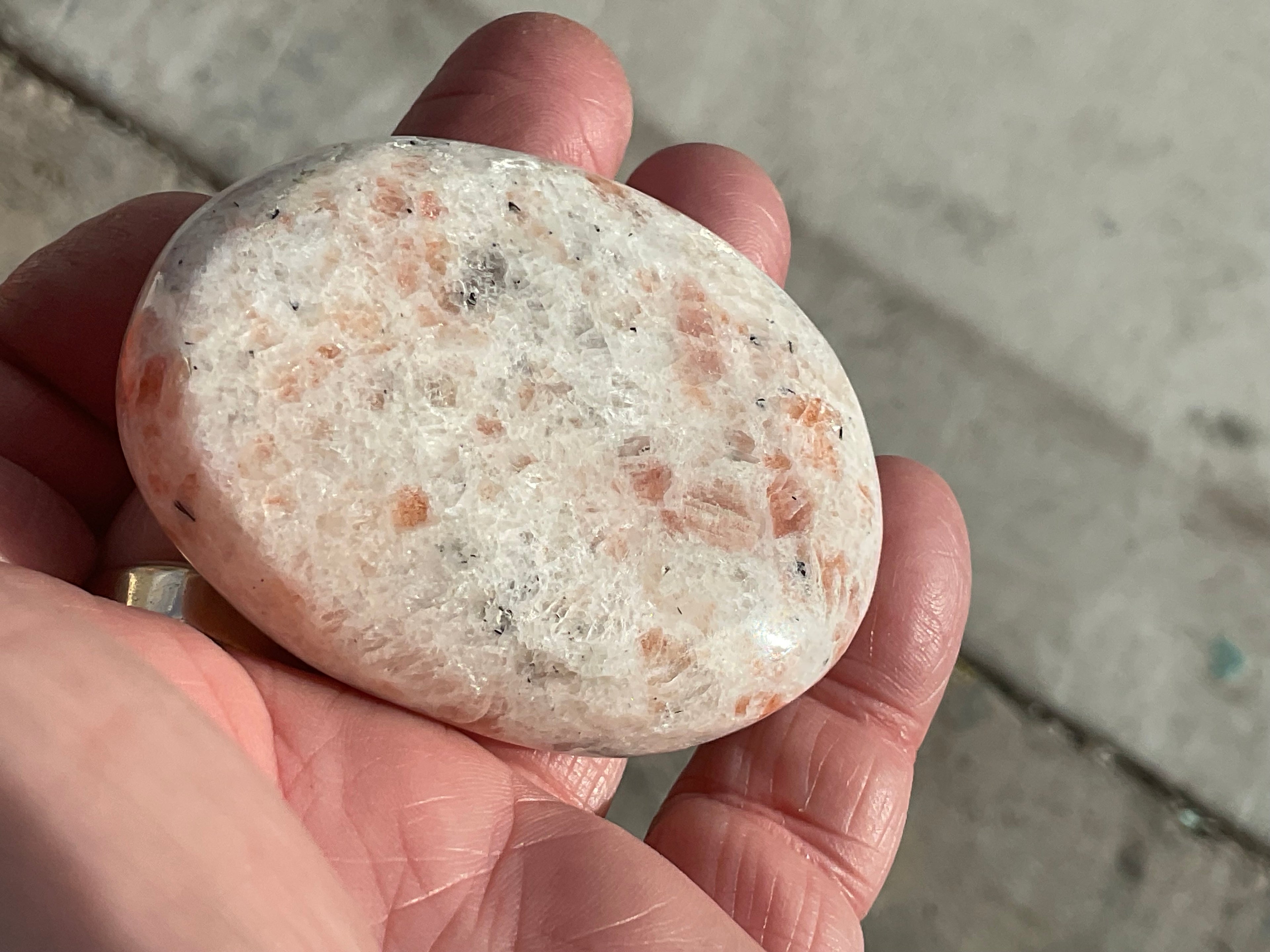 100g Sunstone Palmstone 2D
