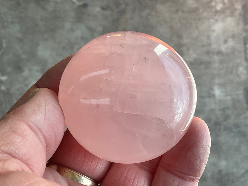 101g Rose Quartz Palmstone 2B