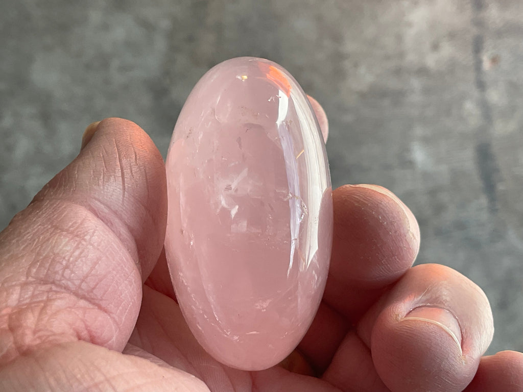 101g Rose Quartz Palmstone 2B