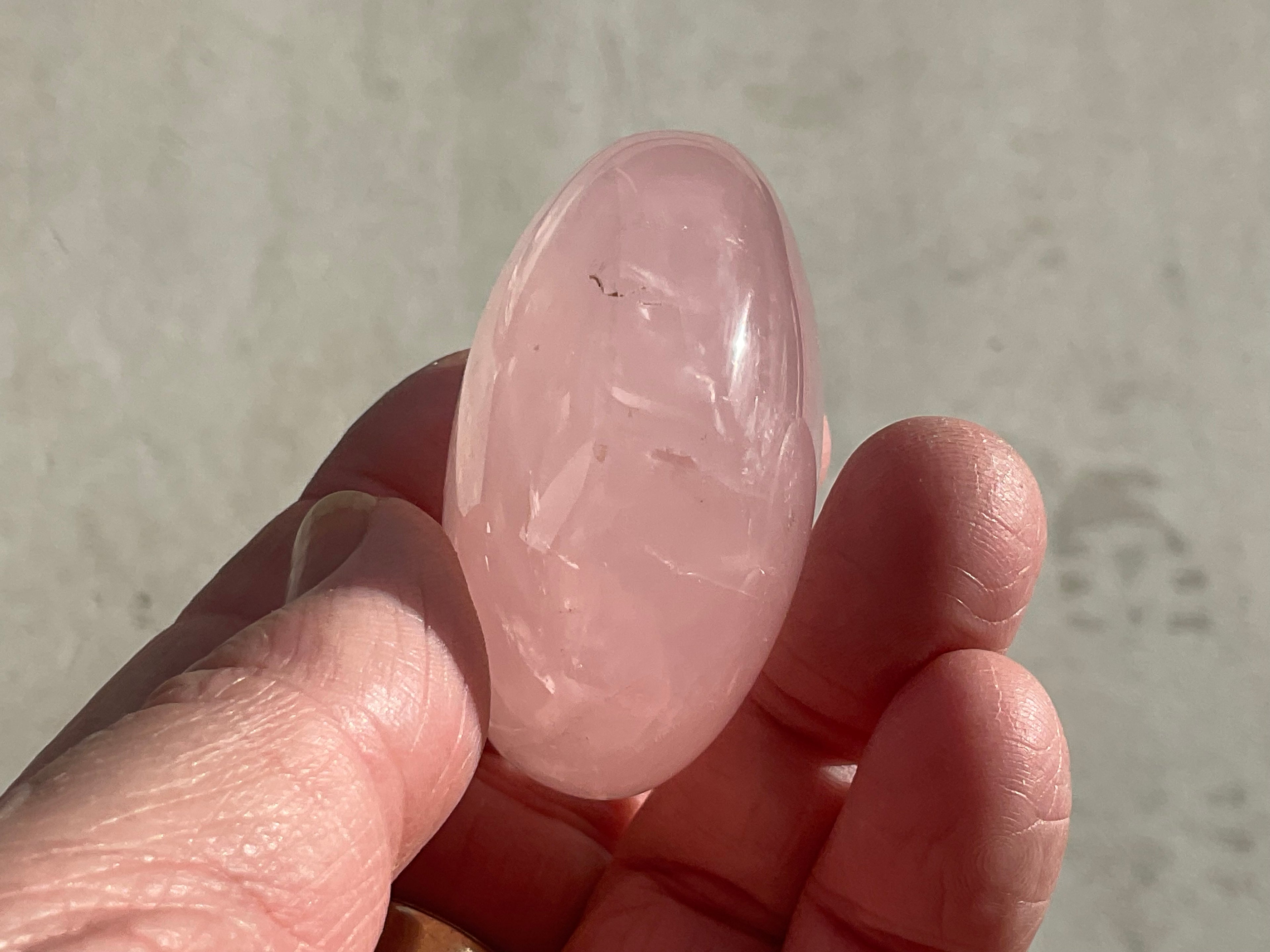 101g Rose Quartz Palmstone 2B