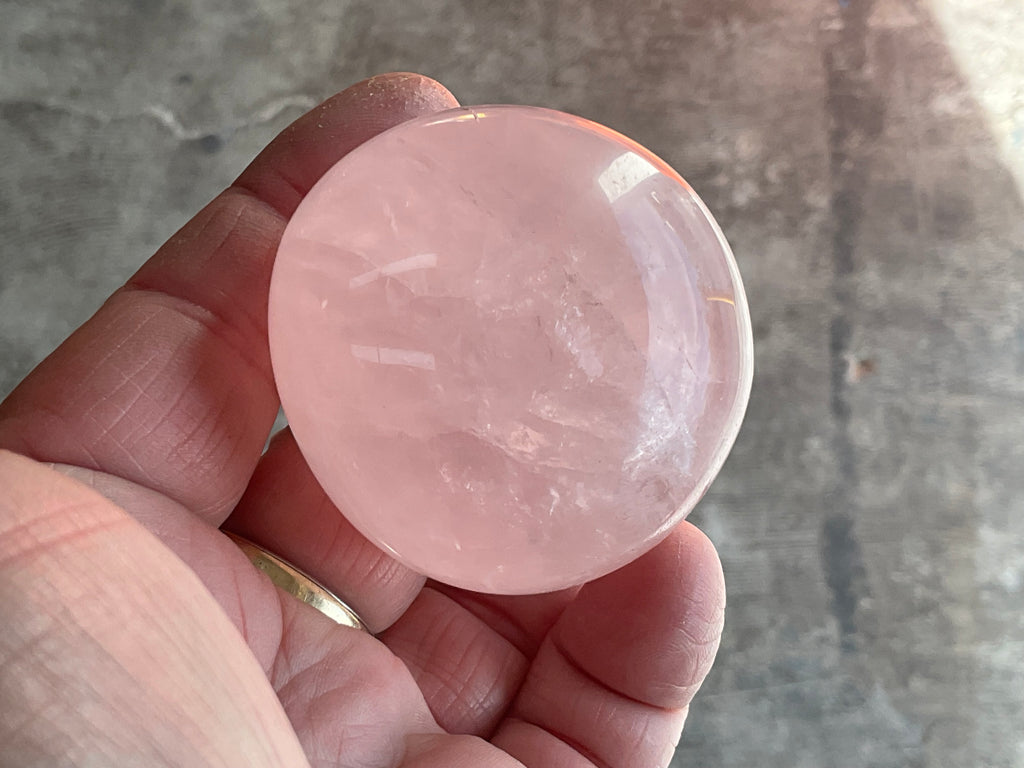 115g Rose Quartz Palmstone 2C