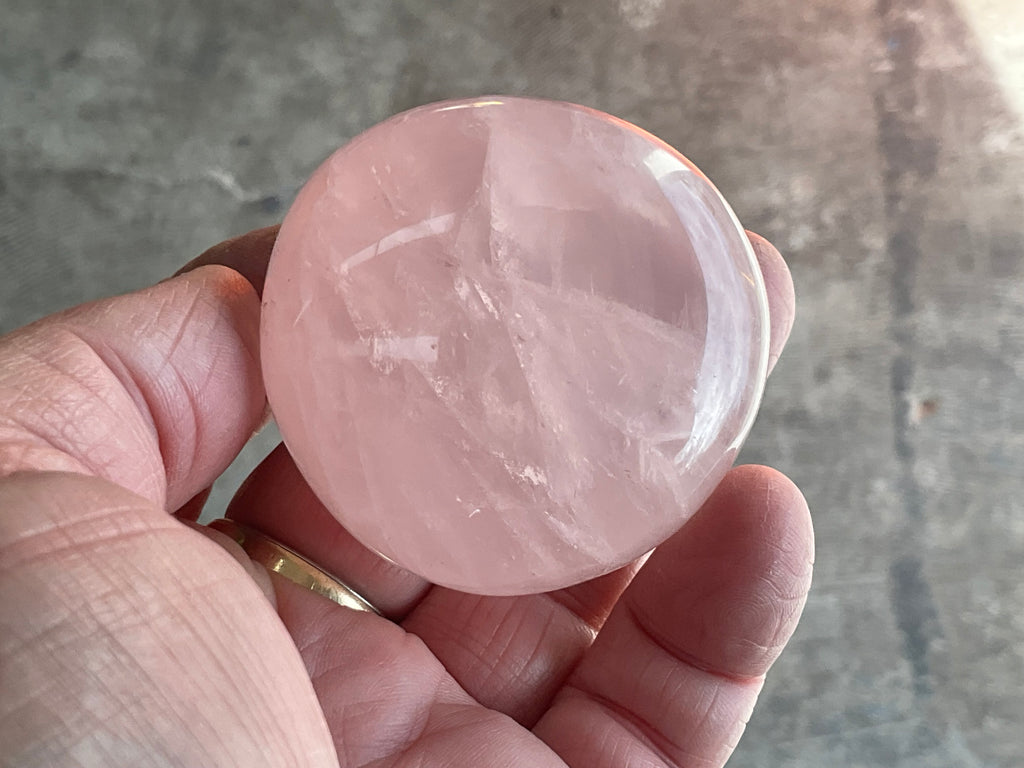 115g Rose Quartz Palmstone 2C