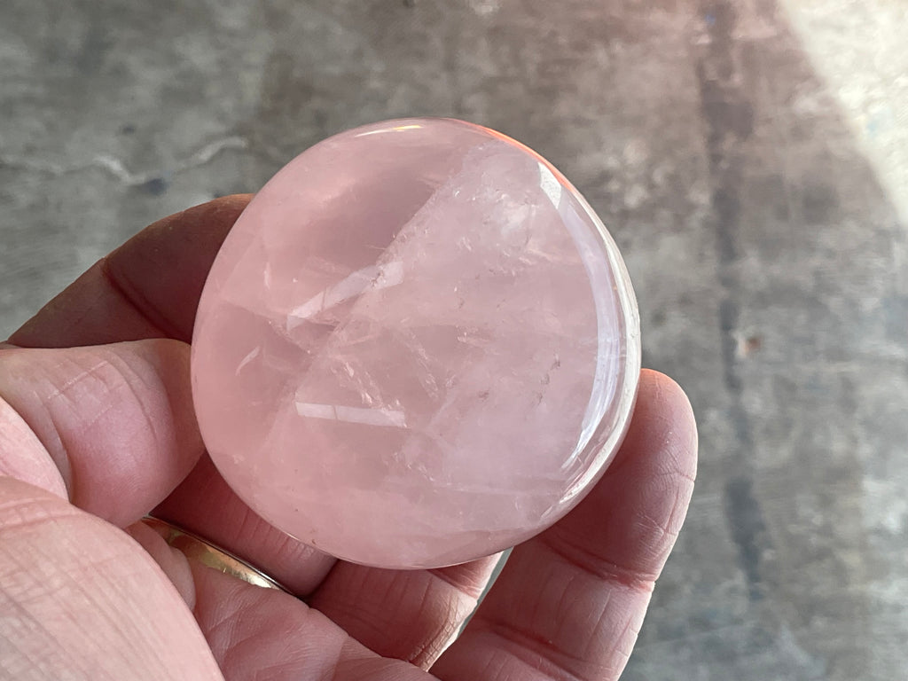 115g Rose Quartz Palmstone 2C