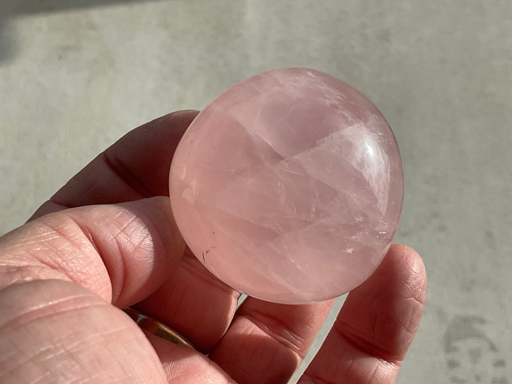 115g Rose Quartz Palmstone 2C