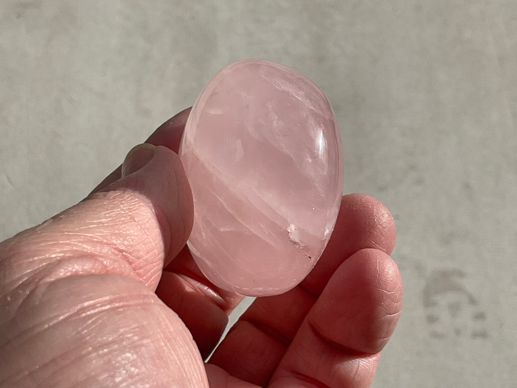 115g Rose Quartz Palmstone 2C