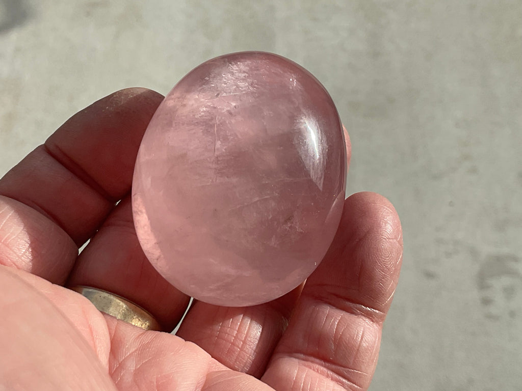 75g Rose Quartz Palmstone 3A