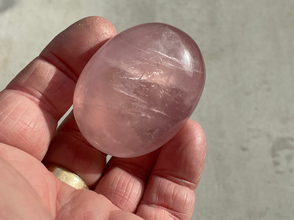 75g Rose Quartz Palmstone 3A