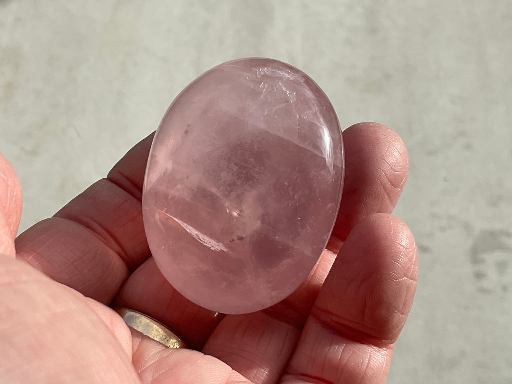 75g Rose Quartz Palmstone 3A