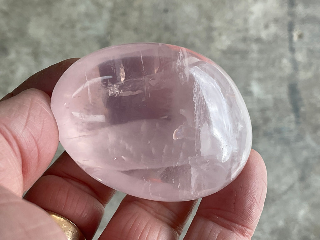 85g Rose Quartz Palmstone 4C