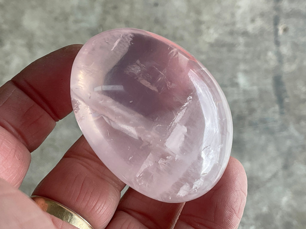 85g Rose Quartz Palmstone 4C