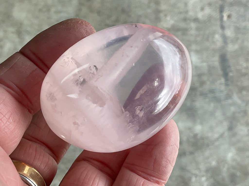 85g Rose Quartz Palmstone 4C
