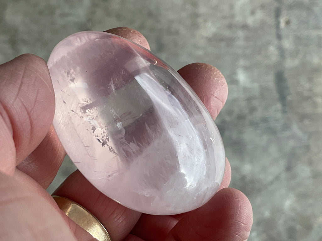 85g Rose Quartz Palmstone 4C