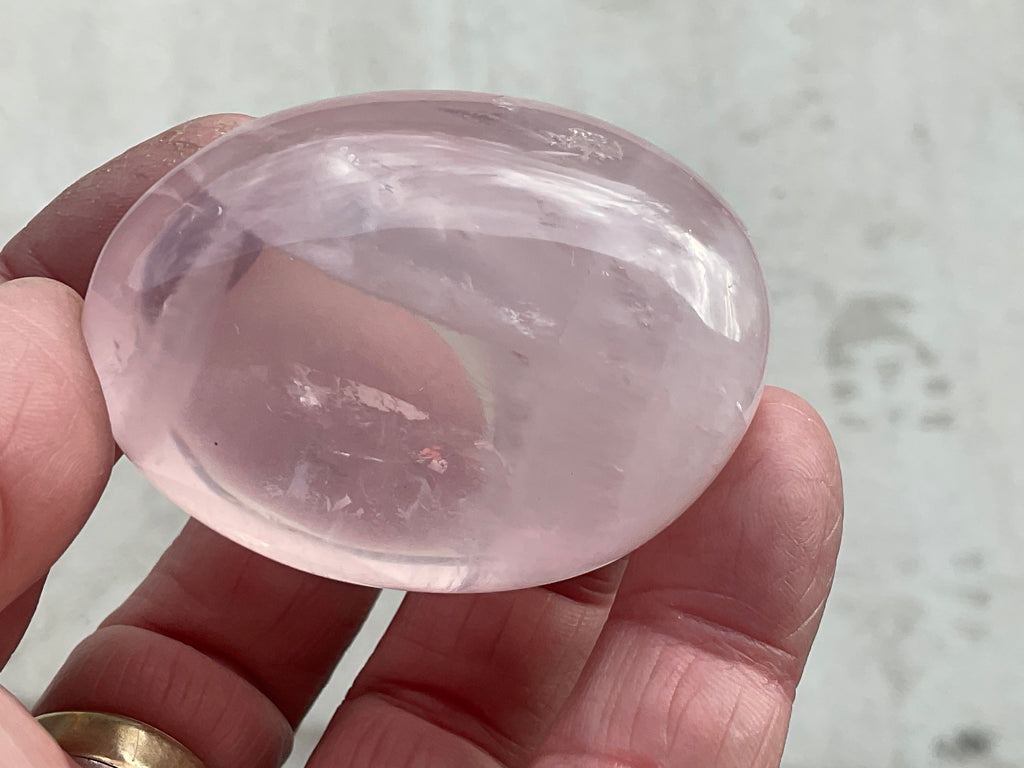 85g Rose Quartz Palmstone 4C
