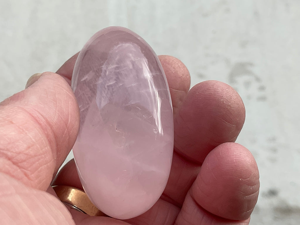 85g Rose Quartz Palmstone 4C